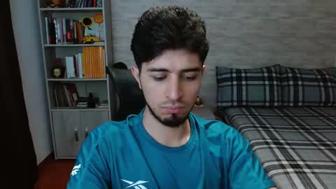 Snapshot of aaron_paul_ chatting on 28, 10, 2025 Aaron online show from 28, 10, 2025