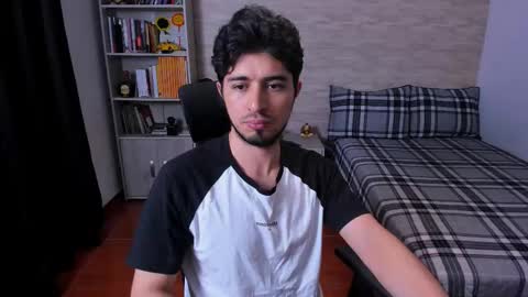 Snapshot of aaron_paul_ chatting on 29, 11, 2025 Aaron online show from 29, 11, 2025