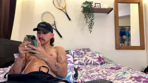 Snapshot of aaron_wheel chatting on 4, 5, 2026 aaron_wheel online show from 4, 5, 2026