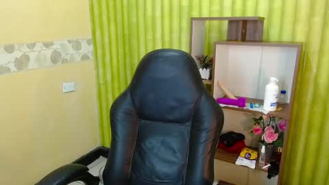 Snapshot of aaronbakers chatting on 19, 12, 2024 im NiallDun online show from 19, 12, 2024