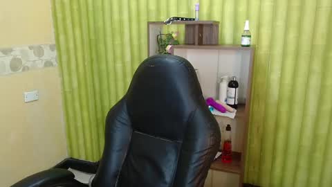 Snapshot of aaronbakers chatting on 18, 2, 2025 im NiallDun online show from 18, 2, 2025