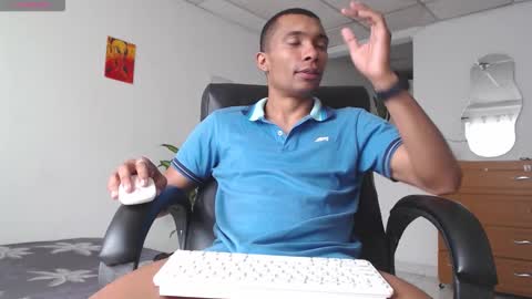 Heyy my name is Aaron online show from 30, 11, 2025