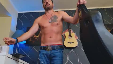 Snapshot of aaronbomer chatting on 1, 10, 2025 Aaron online show from 1, 10, 2025