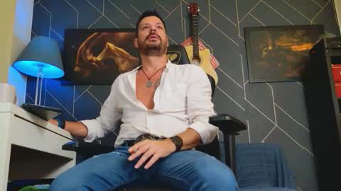 Snapshot of aaronbomer chatting on 12, 10, 2025 Aaron online show from 12, 10, 2025