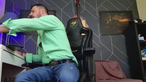 Snapshot of aaronbomer chatting on 5, 12, 2025 Aaron online show from 5, 12, 2025