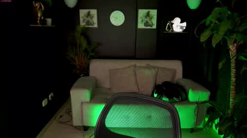 AARON  online show from 26, 9, 2025