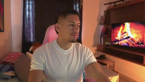 Snapshot of aaronfox_ chatting on 11, 5, 2026 AARON online show from 11, 5, 2026