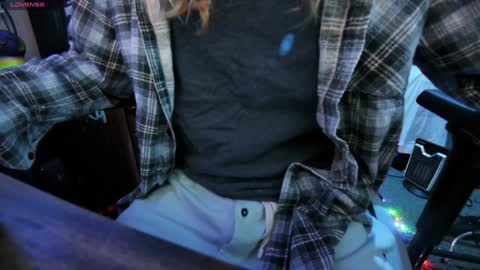 Snapshot of aaronskeetman chatting on 4, 12, 2024 Aaron Skeetman online show from 4, 12, 2024