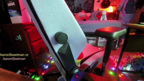 Snapshot of aaronskeetman chatting on 7, 12, 2024 Aaron Skeetman online show from 7, 12, 2024