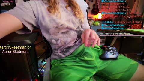 Snapshot of aaronskeetman chatting on 23, 12, 2024 Aaron Skeetman online show from 23, 12, 2024