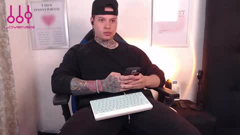 Snapshot of aaronsmith2_ chatting on 5, 12, 2024 aaronsmith2_ online show from 5, 12, 2024