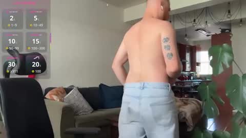 Snapshot of aaronstone_ chatting on 31, 10, 2025 Scrufffypup online show from 31, 10, 2025