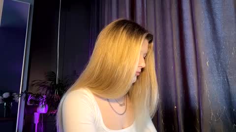 Snapshot of abbeyducklow chatting on 2, 12, 2025 Abbi online show from 2, 12, 2025