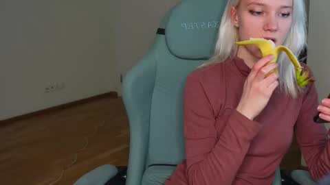 Snapshot of abby_laker chatting on 3, 12, 2025 ABBY LAKER online show from 3, 12, 2025