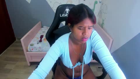 Snapshot of abby_t_ chatting on 8, 3, 2025 abby online show from 8, 3, 2025