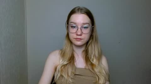 Snapshot of abbymoore__ chatting on 1, 12, 2025 Abby Lovense is active online show from 1, 12, 2025