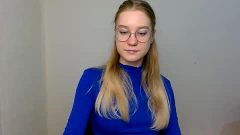 Snapshot of abbymoore__ chatting on 17, 12, 2025 Abby Lovense is active online show from 17, 12, 2025