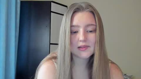 Snapshot of abbywyte chatting on 9, 3, 2025 Abby    Stream at Sat  Sun  Mon  Fri online show from 9, 3, 2025