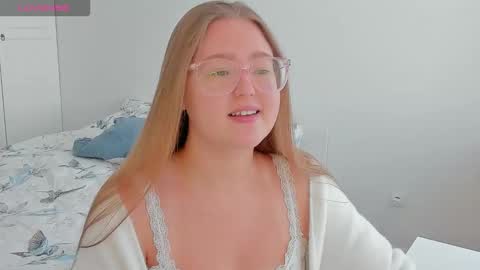 Snapshot of abbywyte chatting on 28, 9, 2025 Abby    Stream at Sat  Sun  Mon  Fri online show from 28, 9, 2025