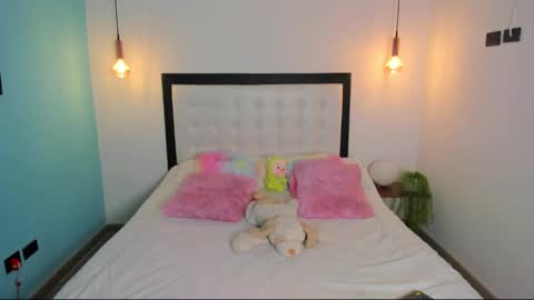  Abella and Kendra  online show from 10, 3, 2025