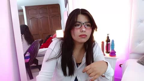 Snapshot of abelladanger_92 chatting on 25, 1, 2025 BELLA online show from 25, 1, 2025
