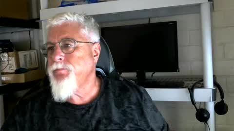 Snapshot of abigspermdonor chatting on 28, 10, 2025 abigspermdonor online show from 28, 10, 2025