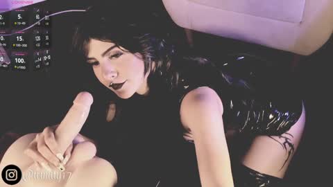 Snapshot of abril__colen chatting on 7, 12, 2024 April online show from 7, 12, 2024