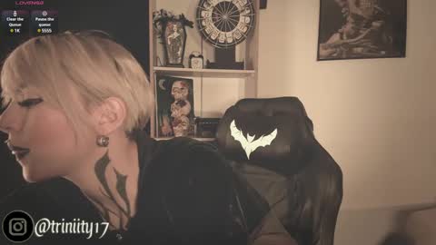 Snapshot of abril__colen chatting on 13, 12, 2024 April online show from 13, 12, 2024