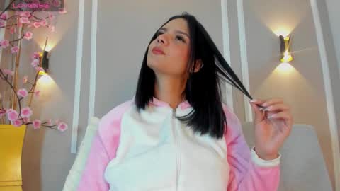 Snapshot of abril_jones10 chatting on 13, 11, 2025 Abril jones online show from 13, 11, 2025