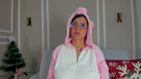 Snapshot of abril_jones10 chatting on 5, 12, 2025 Abril jones online show from 5, 12, 2025