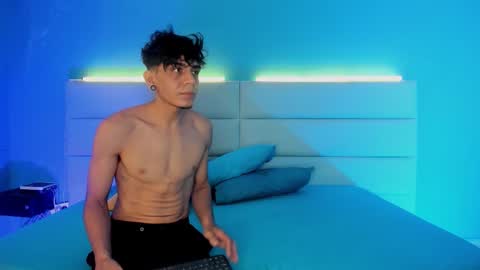 Abril and Julian online show from 3, 3, 2026