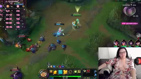 Snapshot of achubbygummy chatting on 4, 10, 2025 AChubbyGummy online show from 4, 10, 2025