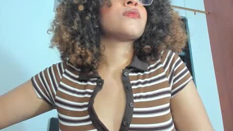 Snapshot of ada_gales_ chatting on 11, 11, 2025 Isa online show from 11, 11, 2025