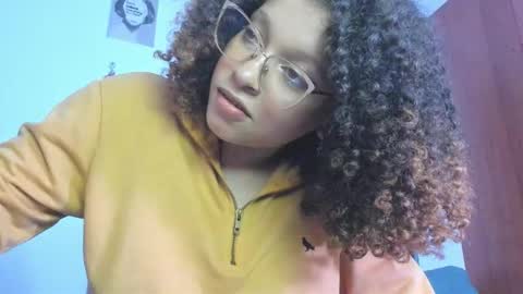 Snapshot of ada_gales_ chatting on 13, 11, 2025 Isa online show from 13, 11, 2025