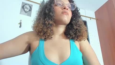 Snapshot of ada_gales_ chatting on 19, 11, 2025 Isa online show from 19, 11, 2025