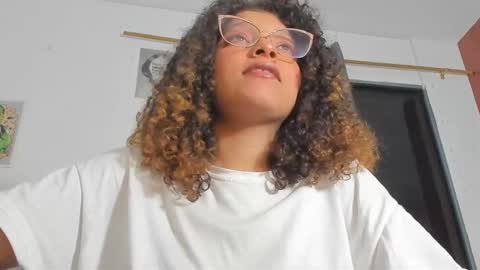 Snapshot of ada_gales_ chatting on 3, 12, 2025 Isa online show from 3, 12, 2025