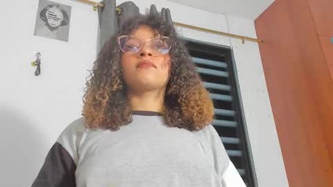 Snapshot of ada_gales_ chatting on 5, 12, 2025 Isa online show from 5, 12, 2025