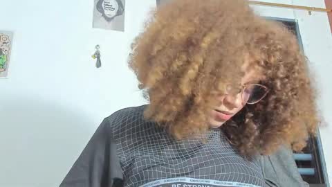 Snapshot of ada_gales_ chatting on 17, 12, 2025 Isa online show from 17, 12, 2025