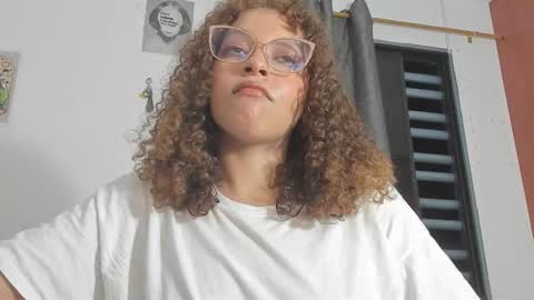 Snapshot of ada_gales_ chatting on 20, 12, 2025 Isa online show from 20, 12, 2025