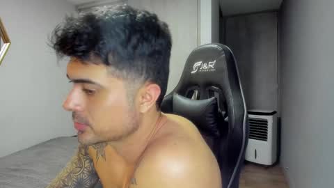 Snapshot of adam_clarke chatting on 14, 1, 2025 adam clarke online show from 14, 1, 2025