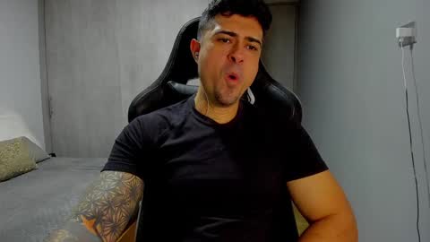 Snapshot of adam_clarke chatting on 17, 1, 2025 adam clarke online show from 17, 1, 2025