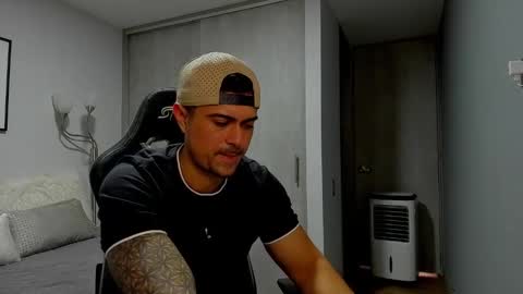 Snapshot of adam_clarke chatting on 19, 1, 2025 adam clarke online show from 19, 1, 2025