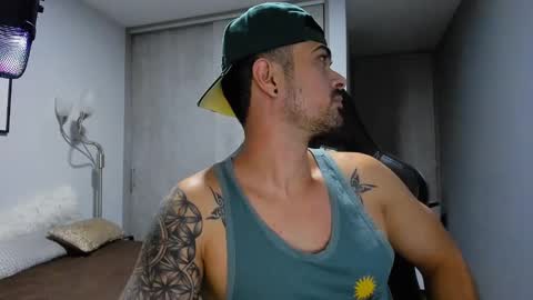 Snapshot of adam_clarke chatting on 28, 1, 2025 adam clarke online show from 28, 1, 2025