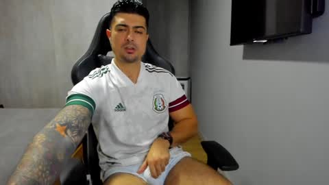 Snapshot of adam_clarke chatting on 8, 2, 2025 adam clarke online show from 8, 2, 2025