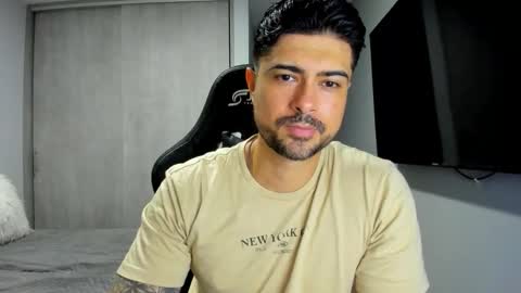 Snapshot of adam_clarke chatting on 19, 11, 2025 adam clarke online show from 19, 11, 2025