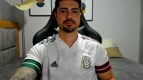 Snapshot of adam_clarke chatting on 4, 12, 2025 adam clarke online show from 4, 12, 2025