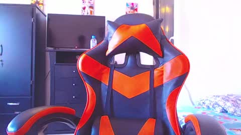 adam hot11 online show from 4, 4, 2026