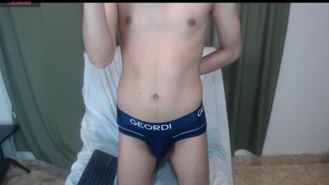 Snapshot of adam_sinclair chatting on 17, 11, 2025 adam_sinclair online show from 17, 11, 2025