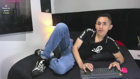 adam_walker_1 online show from 22, 4, 2026