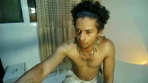 Snapshot of adam_yellow chatting on 21, 12, 2025 Adam online show from 21, 12, 2025